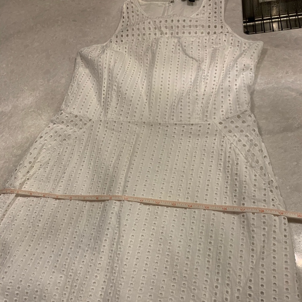 Lace Dress - Picture 5 of 7